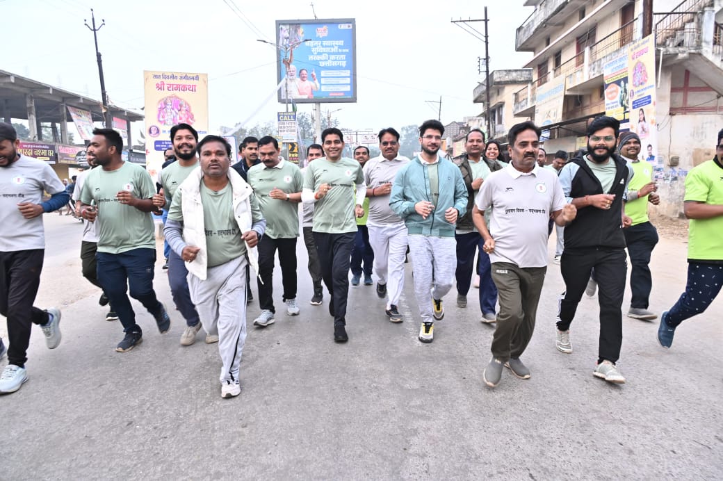 सुशासन दिवस पर कैबिनेट मंत्री टंक राम  सहित कलेक्टर  दीपक सोनी एवं जनप्रतिनिधियों ने लगाई सद्भावना दौड़
