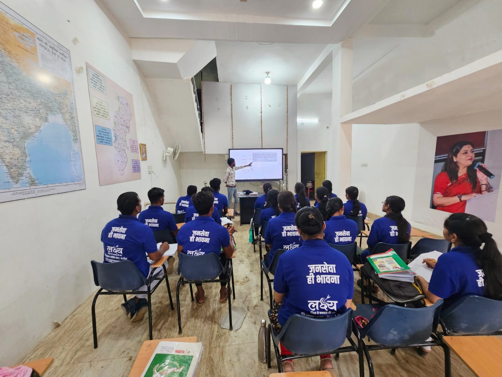 विधायक भावना बोहरा द्वारा संचालित लक्ष्य निःशुल्क कोचिंग में NEET की कोचिंग प्रारंभ, लगभग 60 से अधिक बच्चों ने लिया प्रवेश 