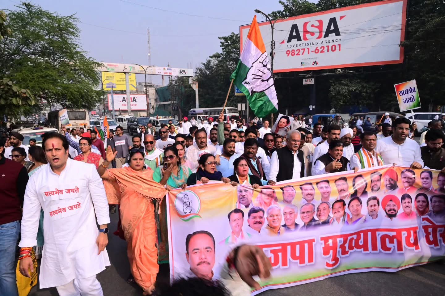 नेशनल हेराल्ड मामले अदालत द्वारा एफआईआर रद्द किए जाने के बाद,काँग्रेस नेताओ का भाजपा कार्यालय की ओर कुच,बैरिकेट तोड़कर किया जोरदार प्रदर्शन