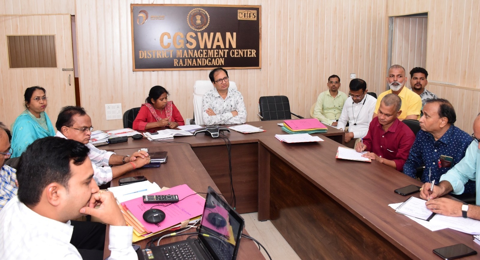 कलेक्टर ने जिले में मोबाईल टावर स्थापना के लिए आरओडब्ल्यू पोर्टल में प्राप्त आवेदनों के निराकरण के संबंध में की समीक्षा
