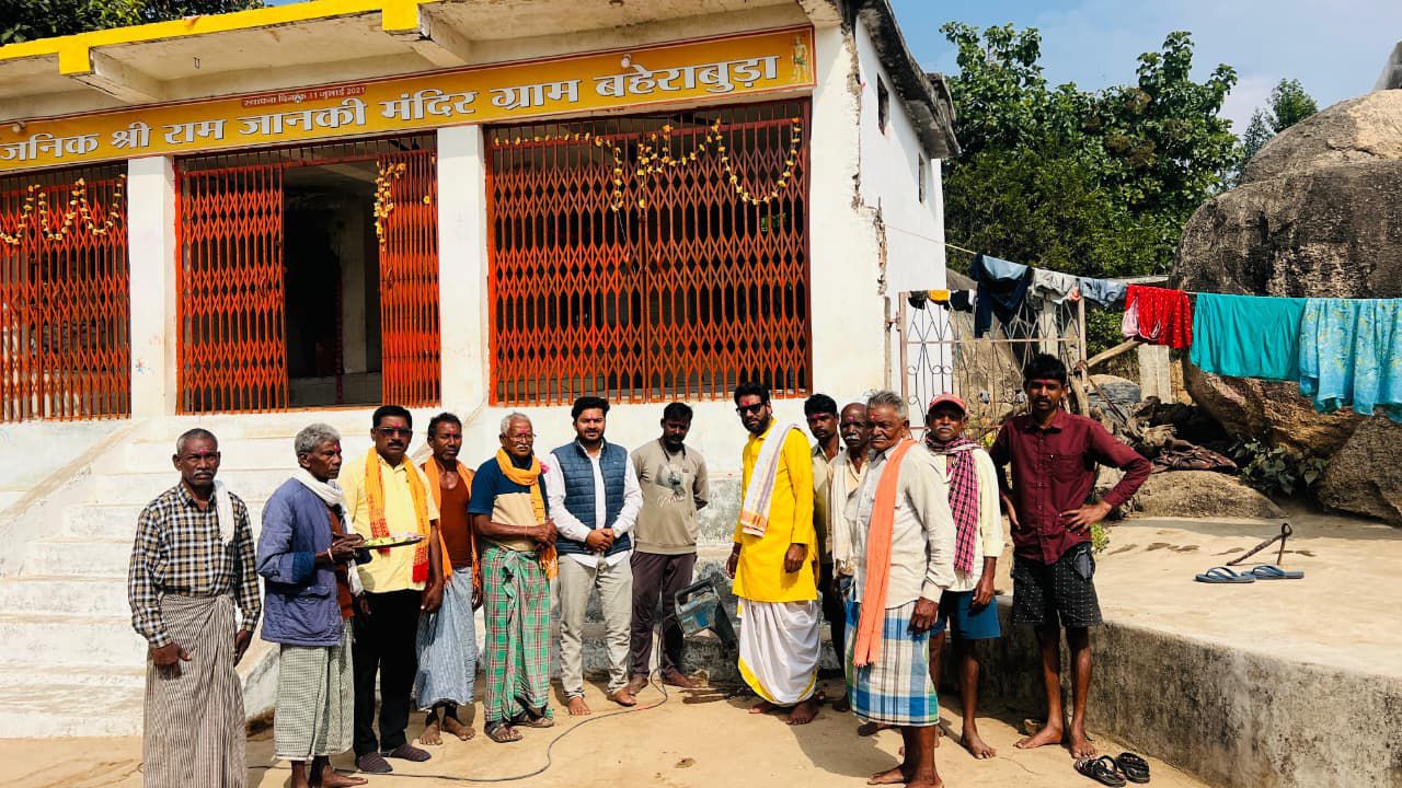 बहेराबुड़ा में श्रीराम–जानकी मंदिर परिसर में टीना शेड निर्माण का भूमि पूजन, ग्रामवासियों ने जताई प्रसन्नता
