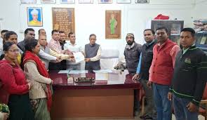 VSK ऐप से अटेंडेंस का बहिष्कार,DEO को सौंपा ज्ञापन