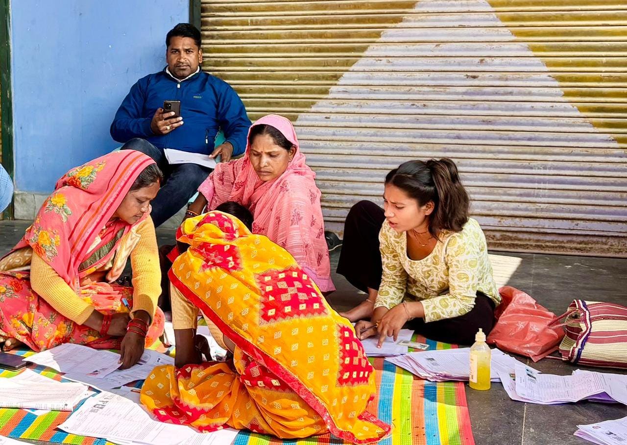 एसआईआर प्रक्रिया मिशन मोड में जारी, ग्रामीण दे रहे सकारात्मक सहयोग