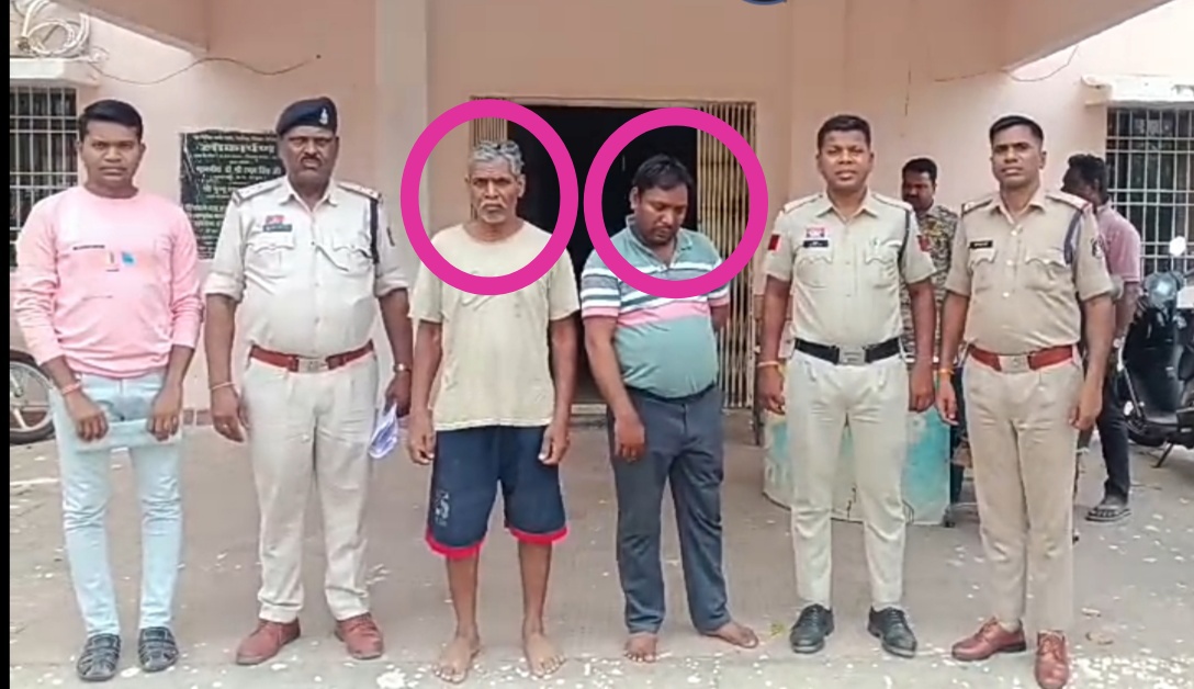 खेत को कांटा तार से घेरा करने एवं पुरानी रंजिश के चलते डंडा से की हत्या 02 आरोपी गिरफ्तार