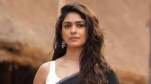 मृणाल ठाकुर ने शादी की बात पर किया रिएक्ट,जानें प्यार पर क्या बोलीं एक्ट्रेस 