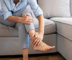 सिर्फ थकान नहीं, दिमाग से जुड़ा है Restless Legs Syndrome; जानें कब डॉक्टर को दिखाना है जरूरी