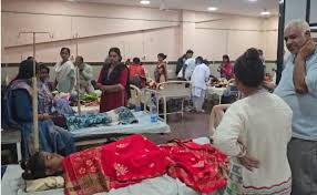 स्कूल के पास जलाई गई एक्सपायरी दवाइयां, 8 बच्चियों की तबीयत बिगड़ी