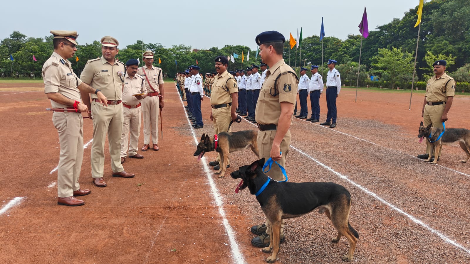 पुलिस जवानों का टर्नआउट किया गया निरीक्षण

