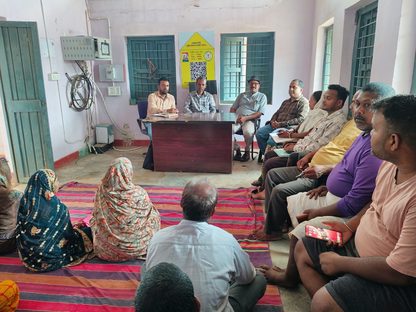प्रधानमंत्री आवास योजना को गति देने गांव-गांव पहुंची जनचौपाल, हितग्राहियों की समस्याओं का हो रहा त्वरित समाधान
