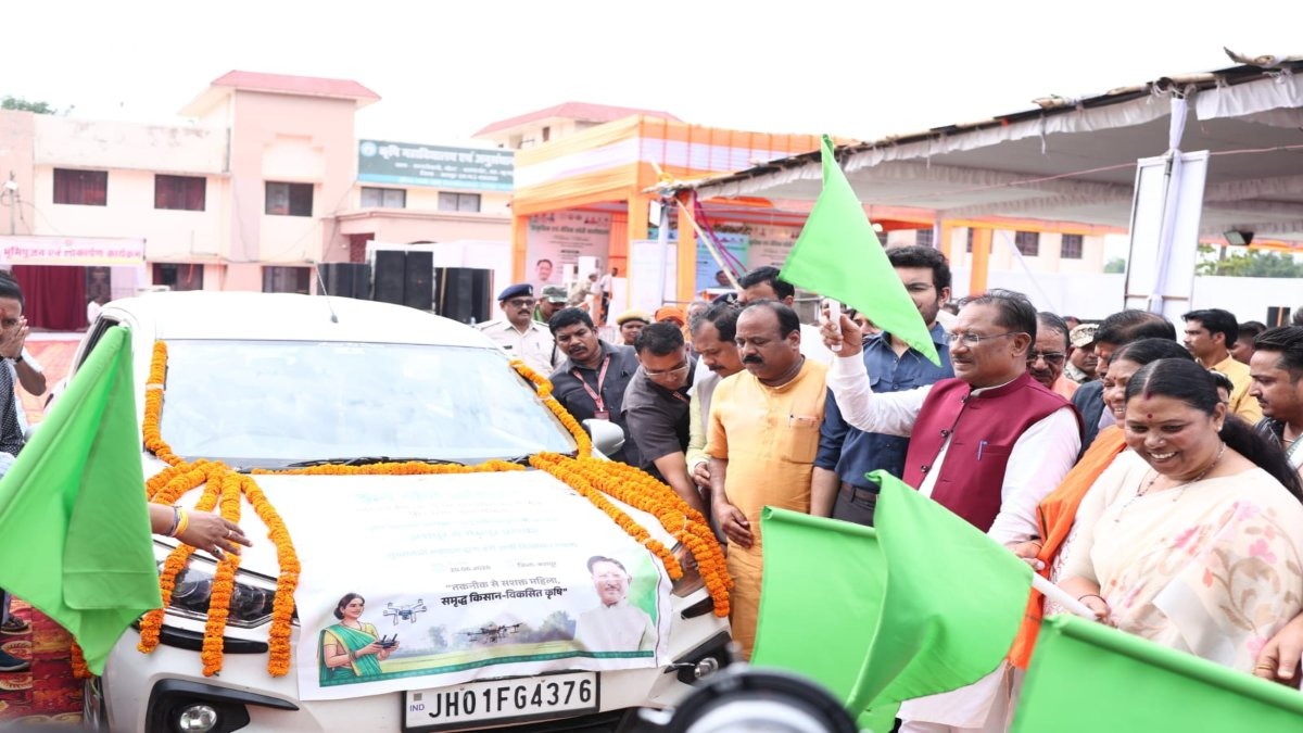 अब खेतों में दिखेंगी ‘ड्रोन दीदी’! महिला किसानों को मिलेगा ड्रोन उड़ाने का प्रशिक्षण और रोजगार