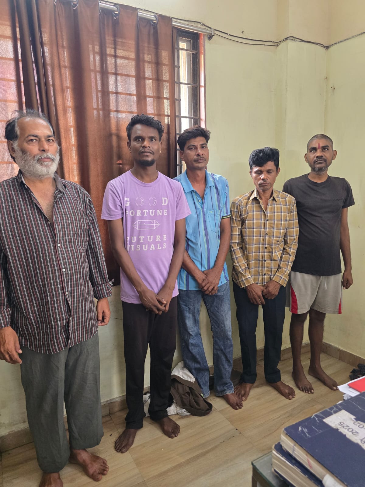 कोतवाली क्षेत्रांतर्गत स्थित कालीबाड़ी गांधी नगर में सट्टा संचालित करते आधा दर्जन सटोरिये गिरफ्तार