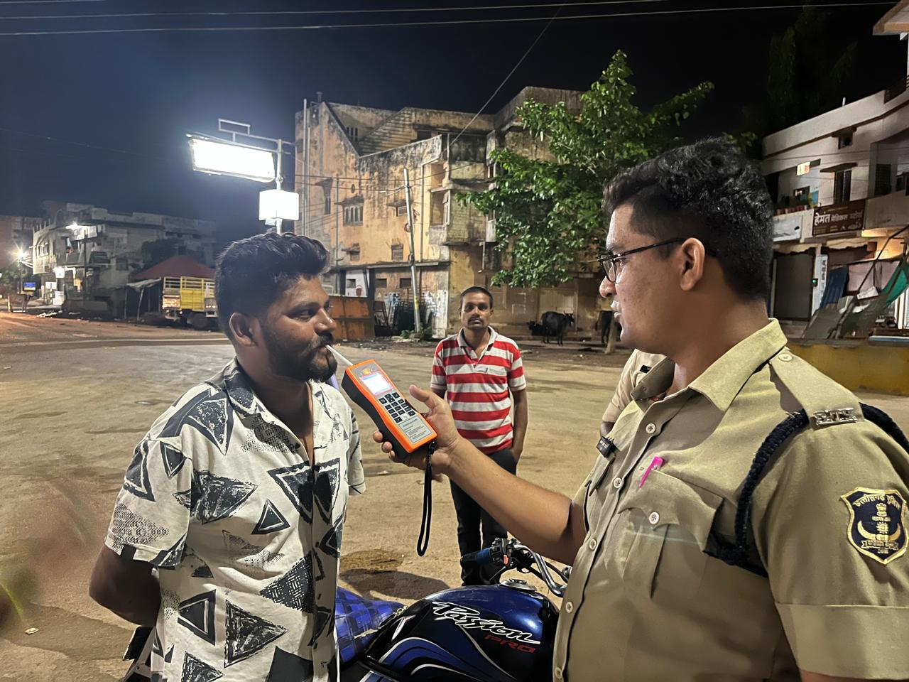 राजनांदगांव पुलिस द्वारा जिले भर में एम.सी.पी. लगाकर चलाया गया वाहन चेकिंग अभियान