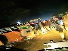 मकर संक्रांति पर भीषण सड़क हादसा : पिकअप और ट्रैक्टर-ट्रॉली की आमने-सामने टक्कर,पांच की मौत