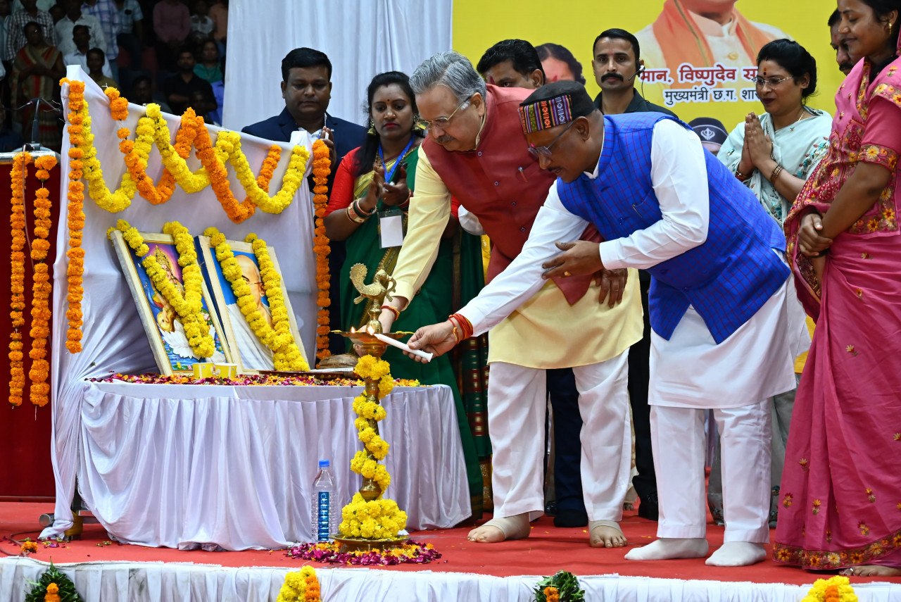 मुख्यमंत्री विष्णुदेव साय प्रदेश पंचायत सचिव संघ छत्तीसगढ़ द्वारा आयोजित सम्मान समारोह में हुए शामिल