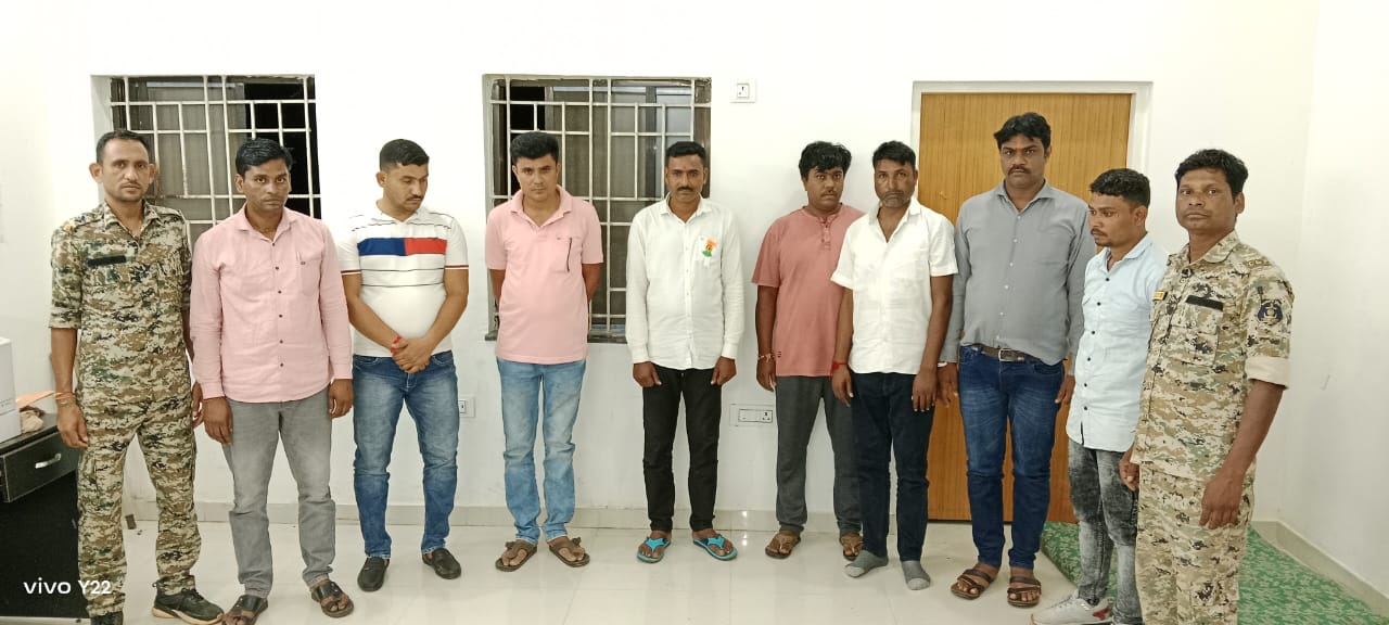 किस्मत के खिलाड़ी बने कबीरधाम पुलिस के शिकार ,जंगल से जब्त हुई जुए की रकम