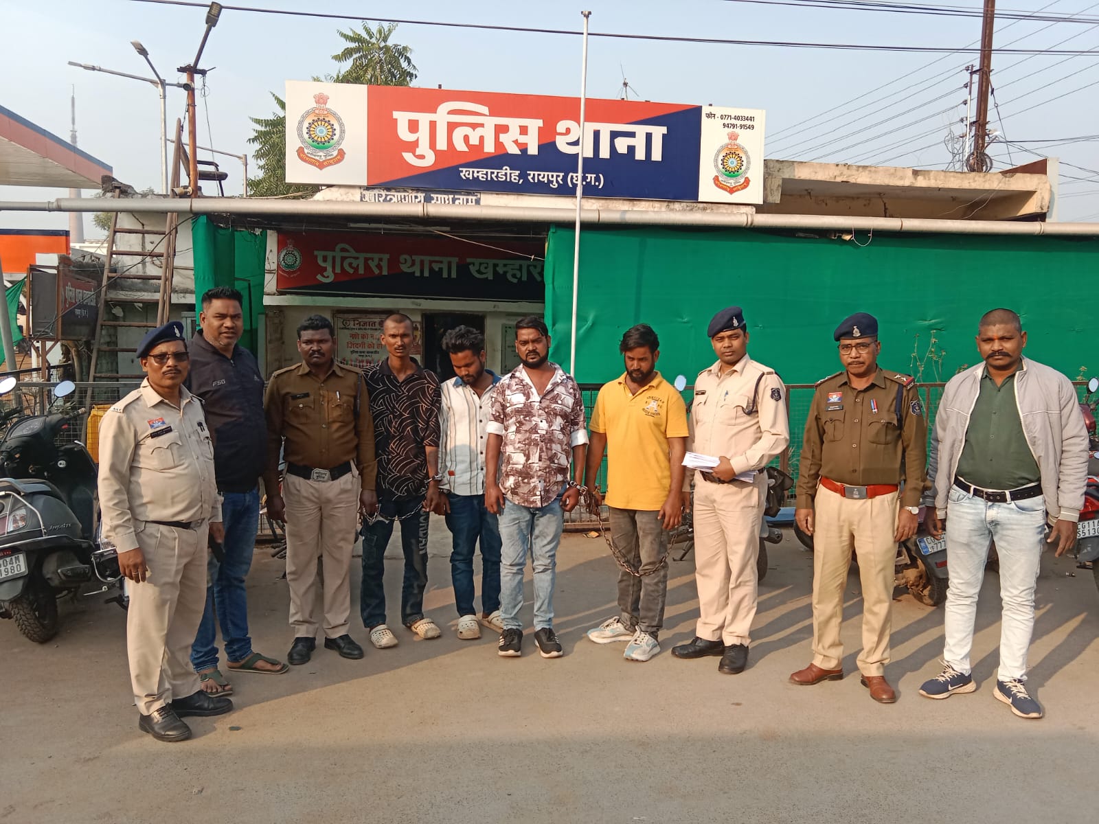 सोने की चैन एवं नगदी रकम लूट करने वाले 04 आरोपी गिरफ्तार