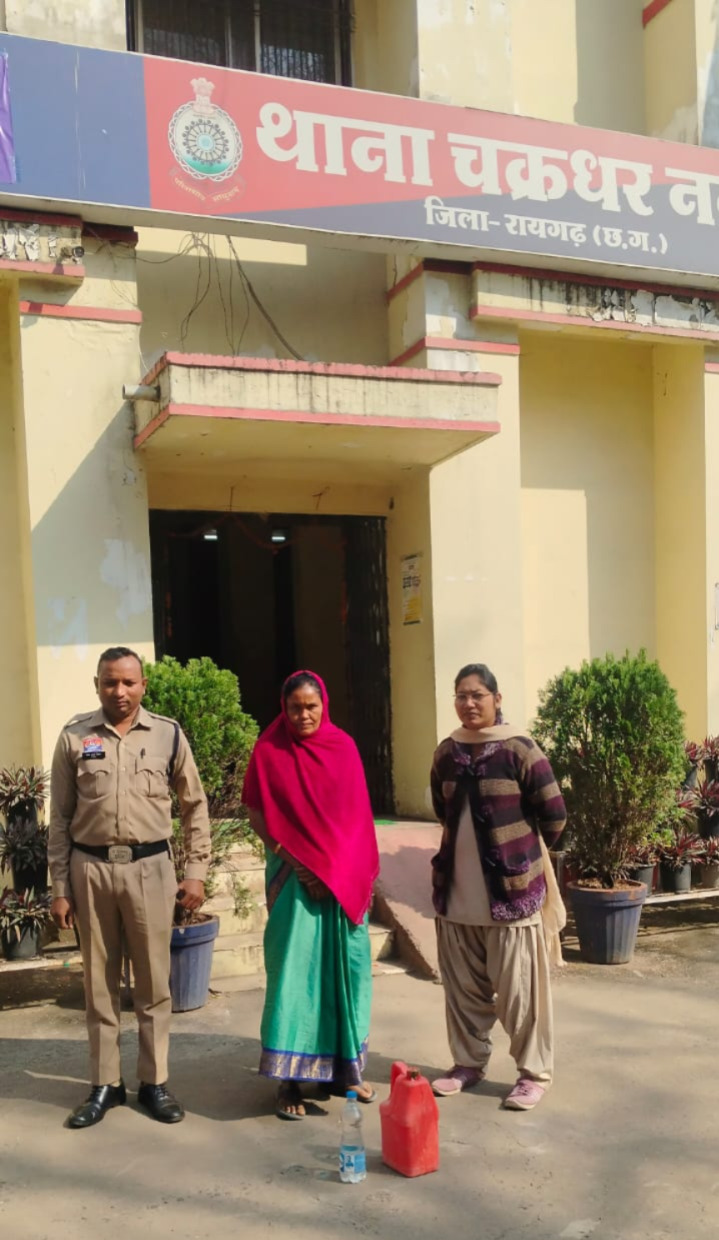 अवैध शराब के साथ महिला समेत दो आरोपी गिरफ्तार 