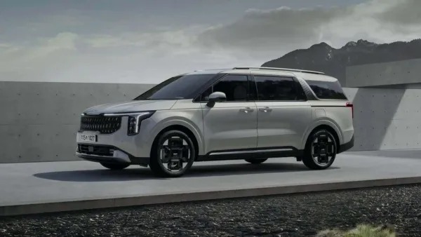 फैमिली कार पर बड़ा धमाका! 7-सीटर गाड़ी ₹3.20 लाख तक सस्ती