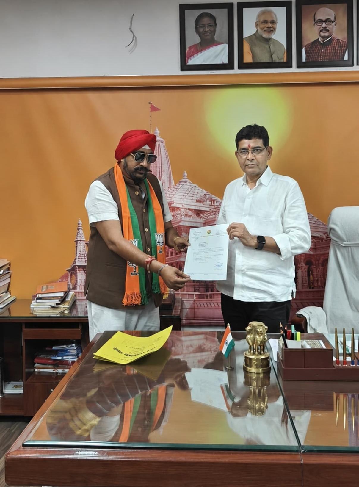 नगर पालिका की मांगों और फोरलेन निर्माण को लेकर प्रभारी मंत्री से मिले बलजीत छाबड़ा