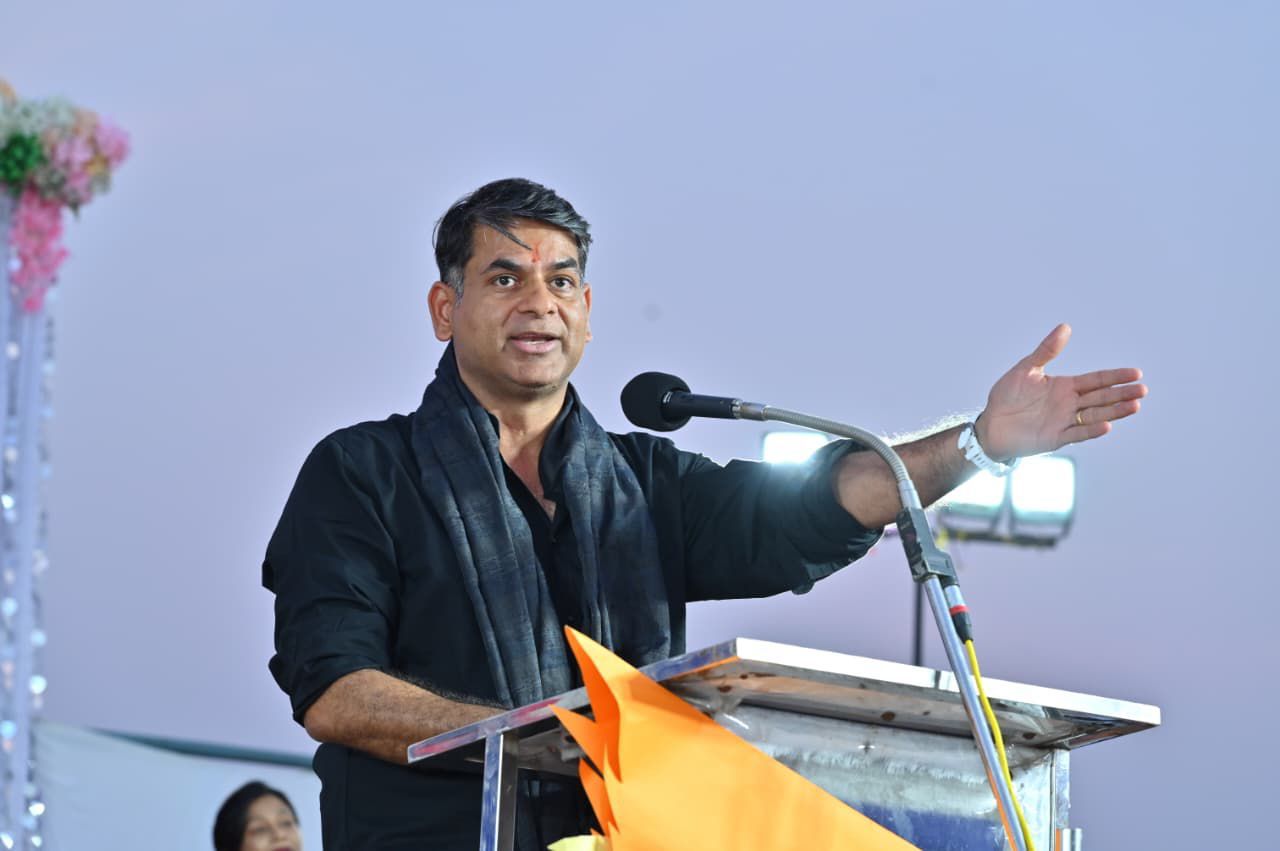 यूथ फेस्ट-2026: सौरभ द्विवेदी का मंत्र—फिट रहें, पॉजिटिव सोचें, परिवार संग आगे बढ़ें