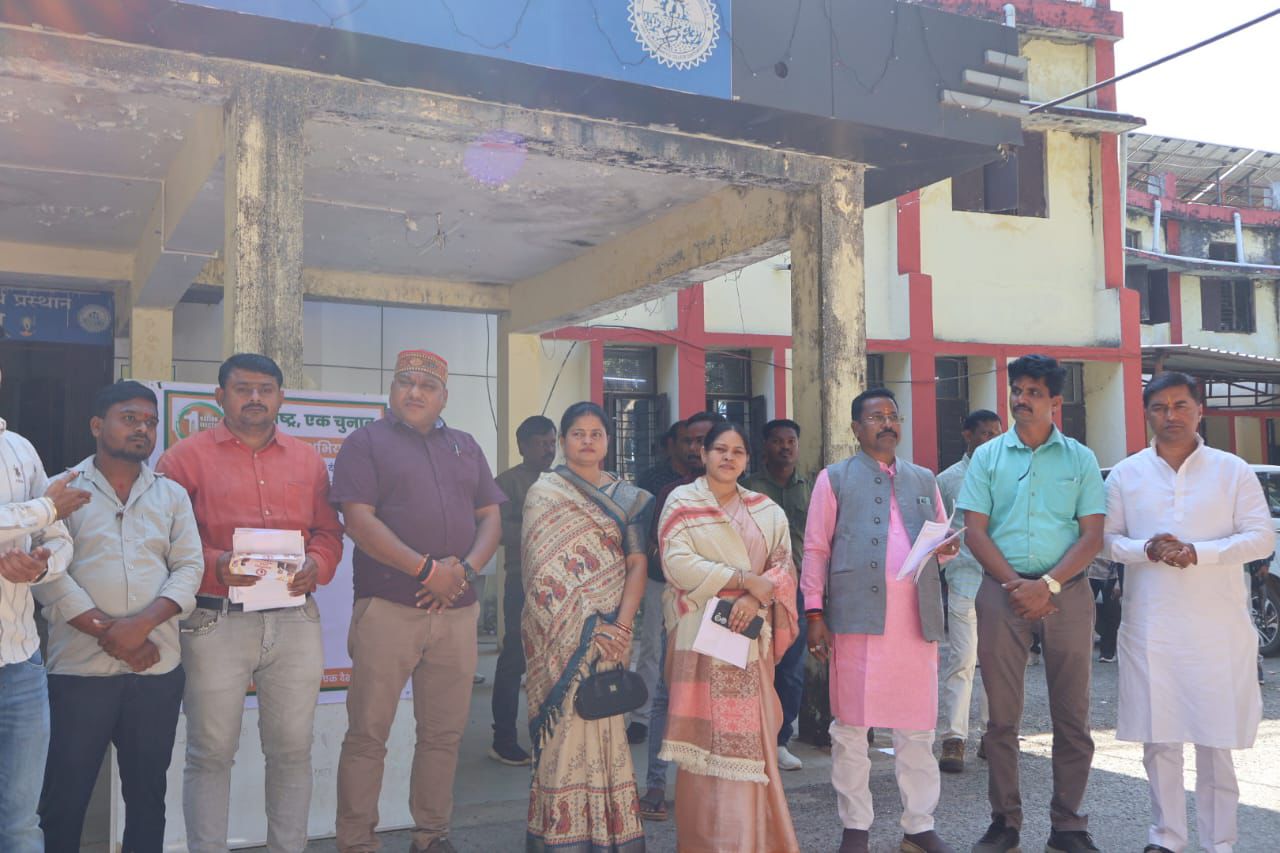 एक राष्ट्र एक चुनाव विषय पर दंतेवाड़ा महाविद्यालय में विधायक चैतराम अटामी  ने छात्रों से किया चर्चा