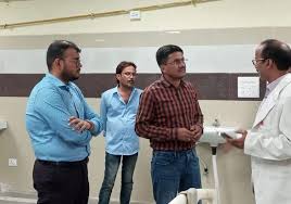  मलेरिया व डायरिया पीड़ित मरीजों को देखने सिम्स और जिला अस्पताल पहुंचे कलेक्टर