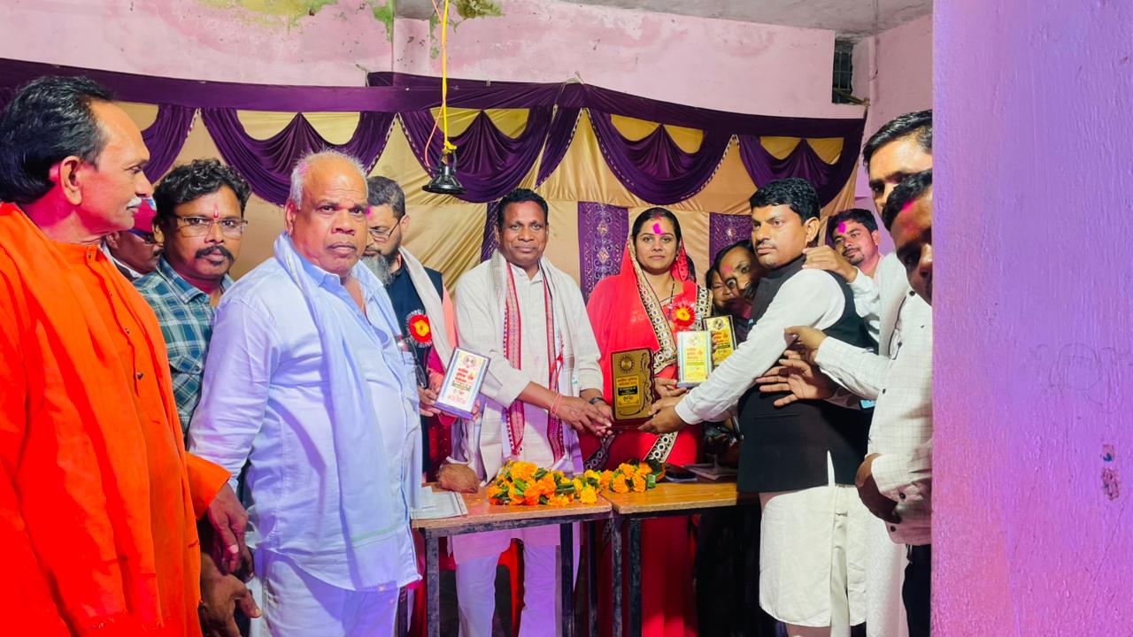 कार्तिक पूर्णिमा पर विधायक जनक ध्रुव ने किया सांस्कृतिक कार्यक्रम का शुभारंभ
