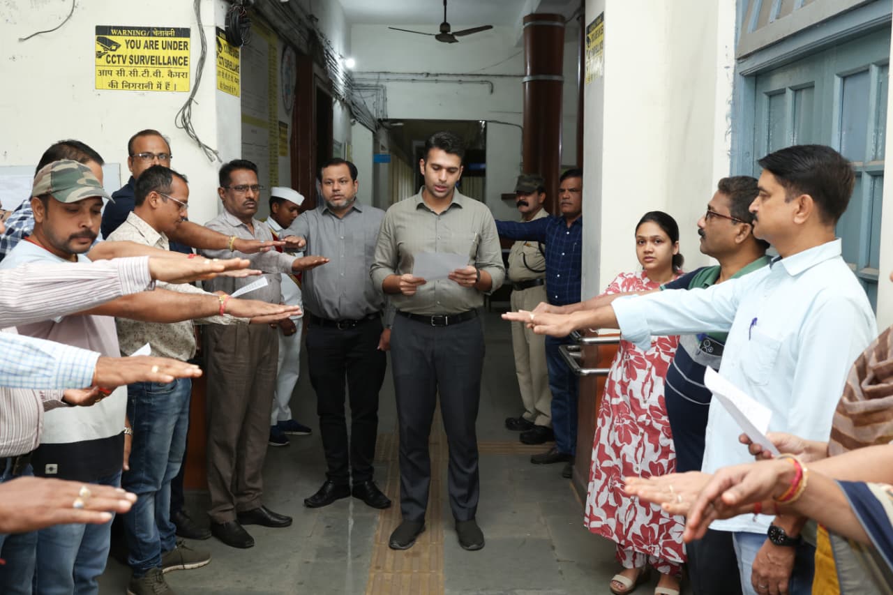 राष्ट्रीय एकता दिवसः लौह पुरुष सरदार पटेल की 150वीं जयंती पर कलेक्टर ने दिलाई एकता की शपथ