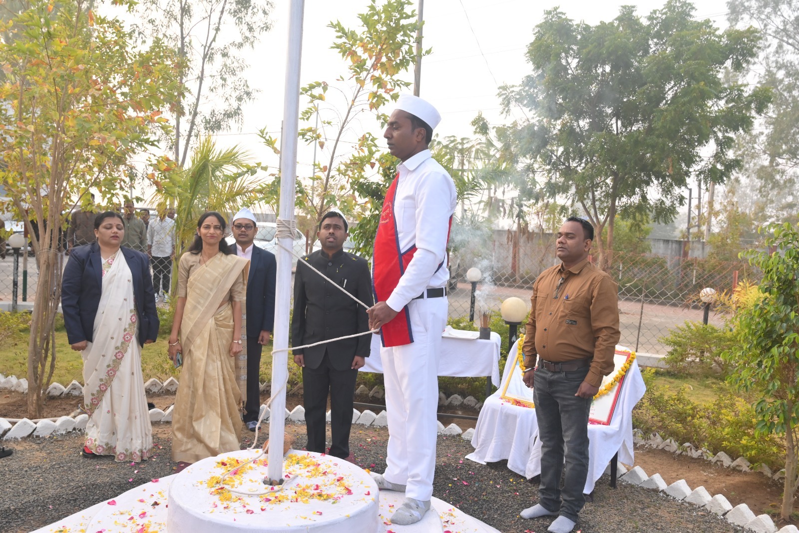 कलेक्ट्रेट परिसर में 77 वां गणतंत्र दिवस गरिमामय रूप से संपन्न,कलेक्टर डी. राहुल वेंकट ने फहराया तिरंगा