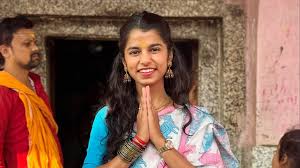 जीत की ओर बढ़ रहीं मैथिली ठाकुर का पहला रिएक्शन,लोगों ने आगे बढ़ाया... 