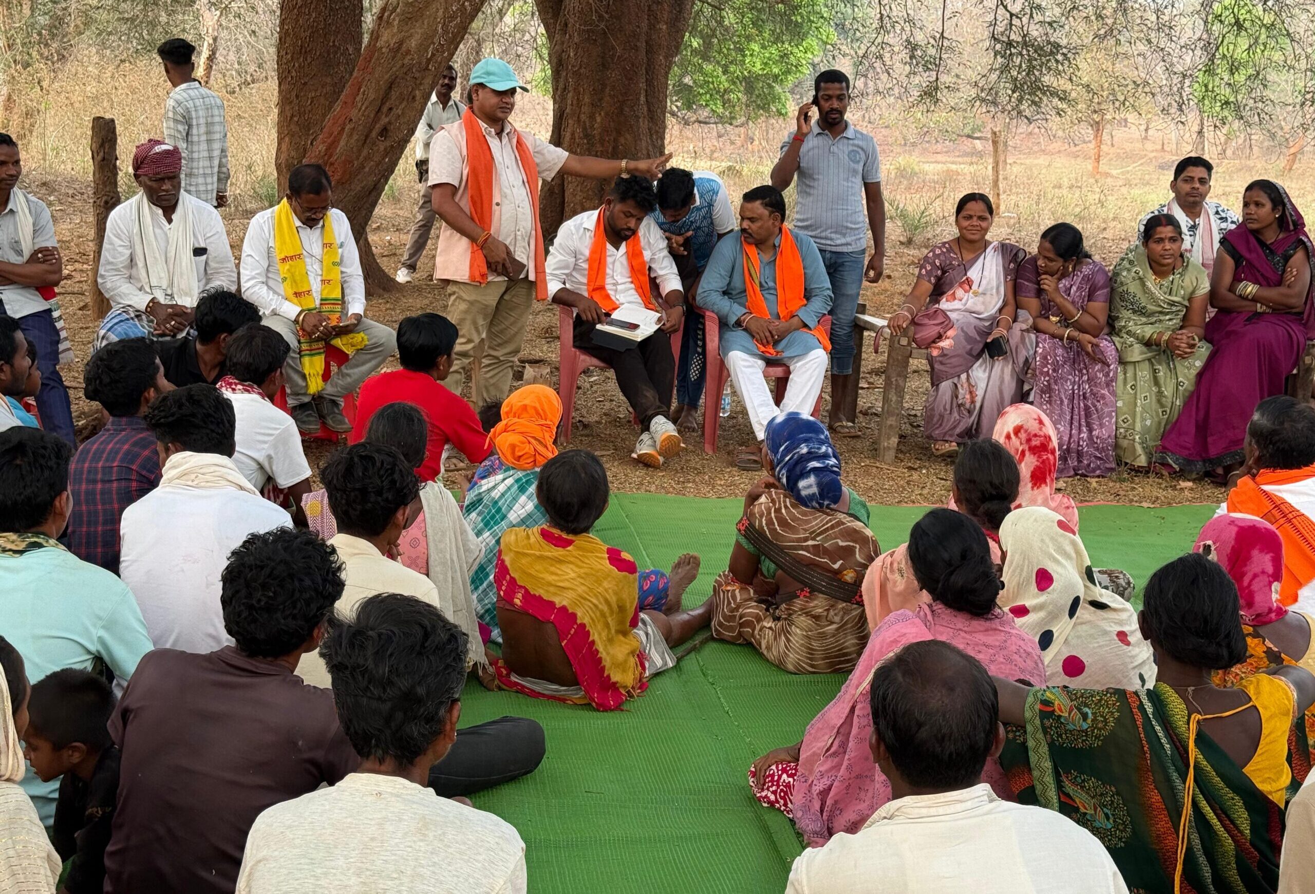 जिला पंचायत अध्यक्ष नंदलाल मुडामी ने जनप्रतिनिधियों के साथ इंद्रावती पार दुर्गम गांवों का किया दौरा