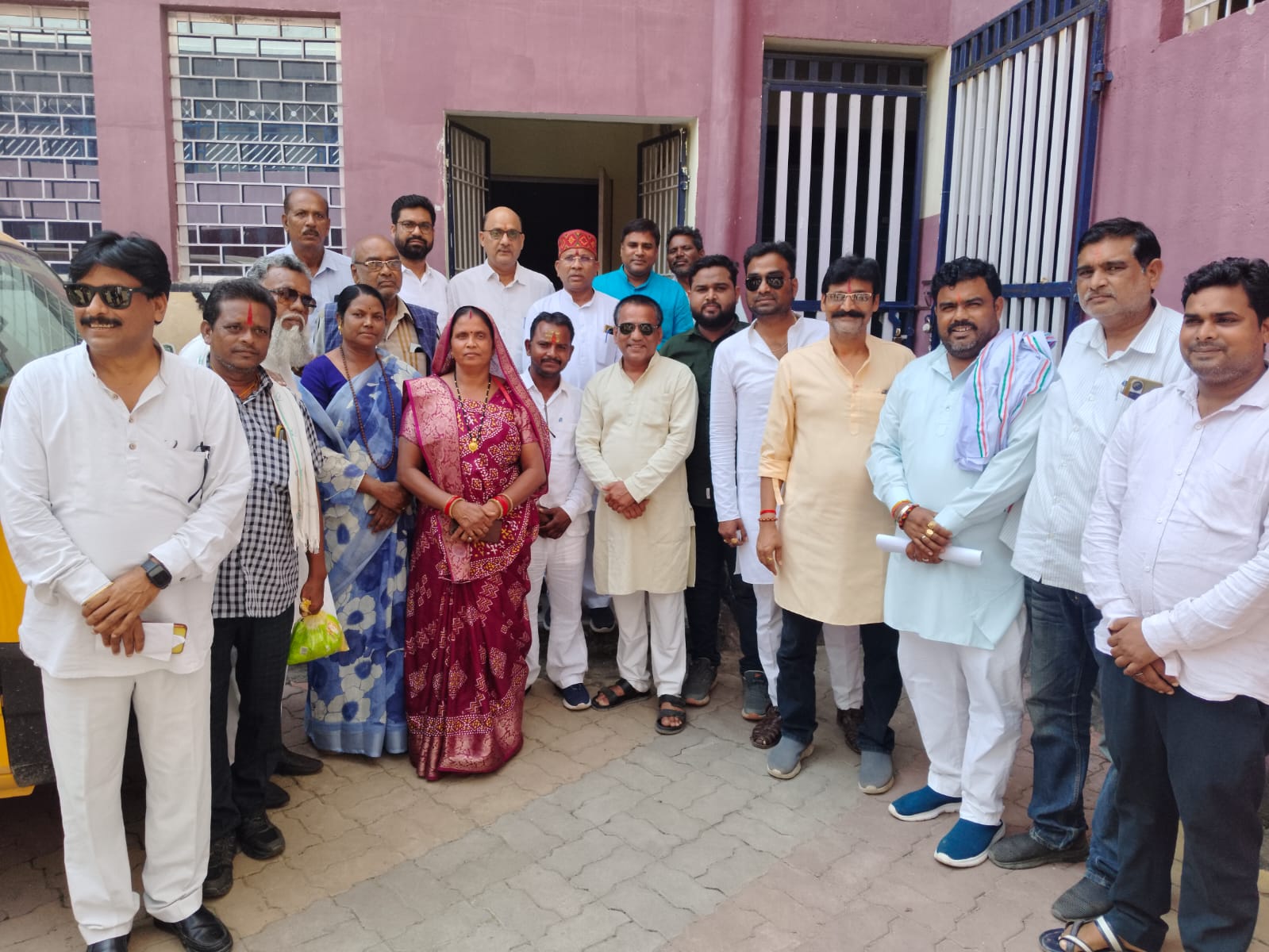 गौठान योजना बंद होने से बढ़ी गोवंश की समस्या, कांग्रेस ने लगाया भाजपा सरकार पर गंभीर आरोप