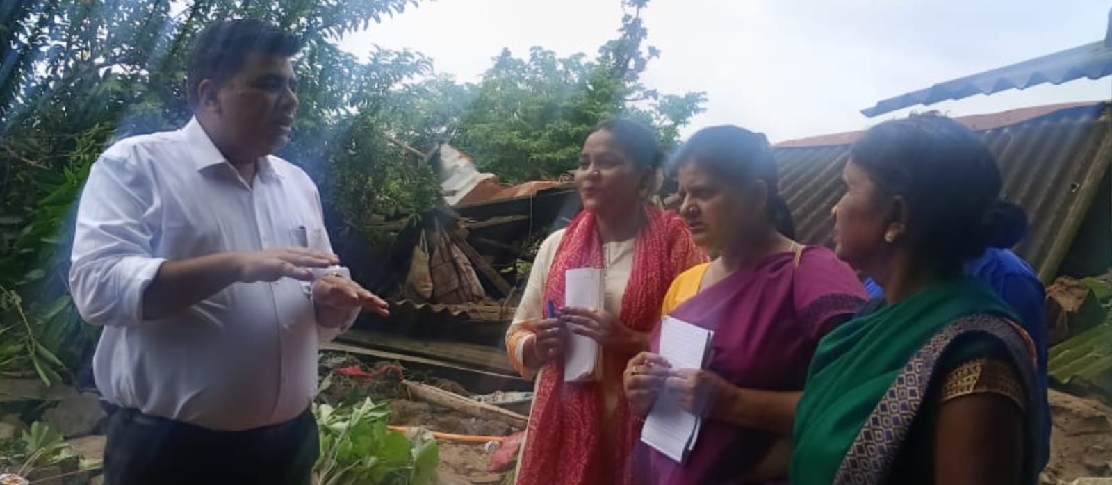 अति वर्षा प्रभावित क्षेत्रों का दंतेवाड़ा कलेक्टर कुणाल दुदावत ने किया पुनः दौरा