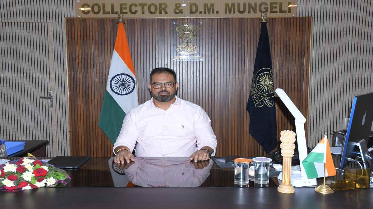 शिक्षक युक्तियुक्तकरण की प्रक्रिया में गड़बड़ी की खबर से कलेक्टर एक्शन मोड में!डीईओ और डीएमसी को सख्त हिदायत 