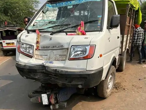 तेज रफ्तार पिकअप ने बाइक को मारी टक्कर, हादसे में ससुर-दामाद की मौत