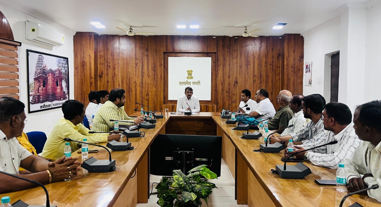 जिले में पेट्रोल, डीजल और एलपीजी की पर्याप्त उपलब्धता है:-कलेक्टर गोपाल वर्मा