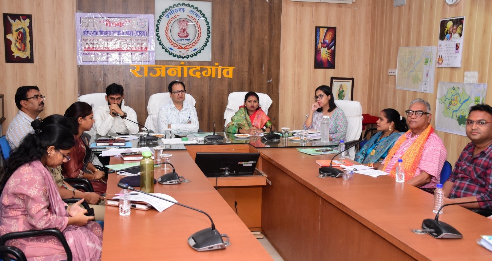 कलेक्टर ने डोंगरगांव विकास योजना प्रारूप 2031 के संबंध में विकास योजना समिति की ली बैठक