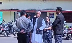 पूर्व सीएम बघेल बेटे चैतन्य से मुलाकात करने सेंट्रल जेल पहुंचे