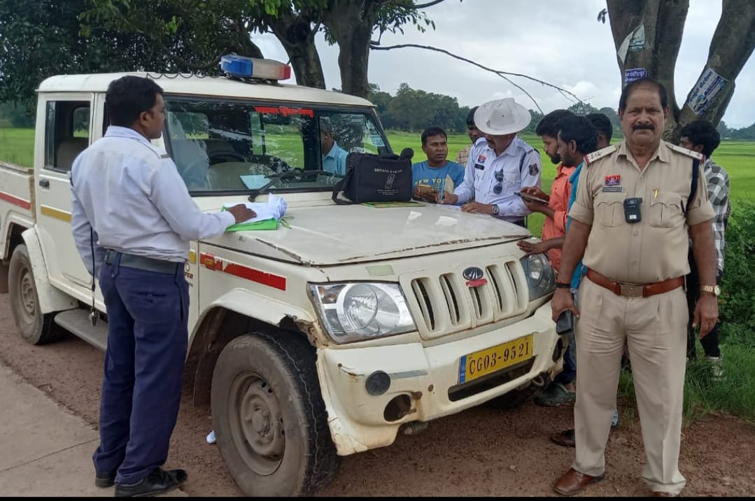 यातायात पुलिस जशपुर के द्वारा स्कूली वाहनों की, की जा रही है, नियमित चेकिंग, दिए जा रहे हैं, आवश्यक निर्देश