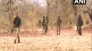 सुरक्षा बलों और नक्सलियों में मुठभेड़ में 2 महिला नक्सली ढेर