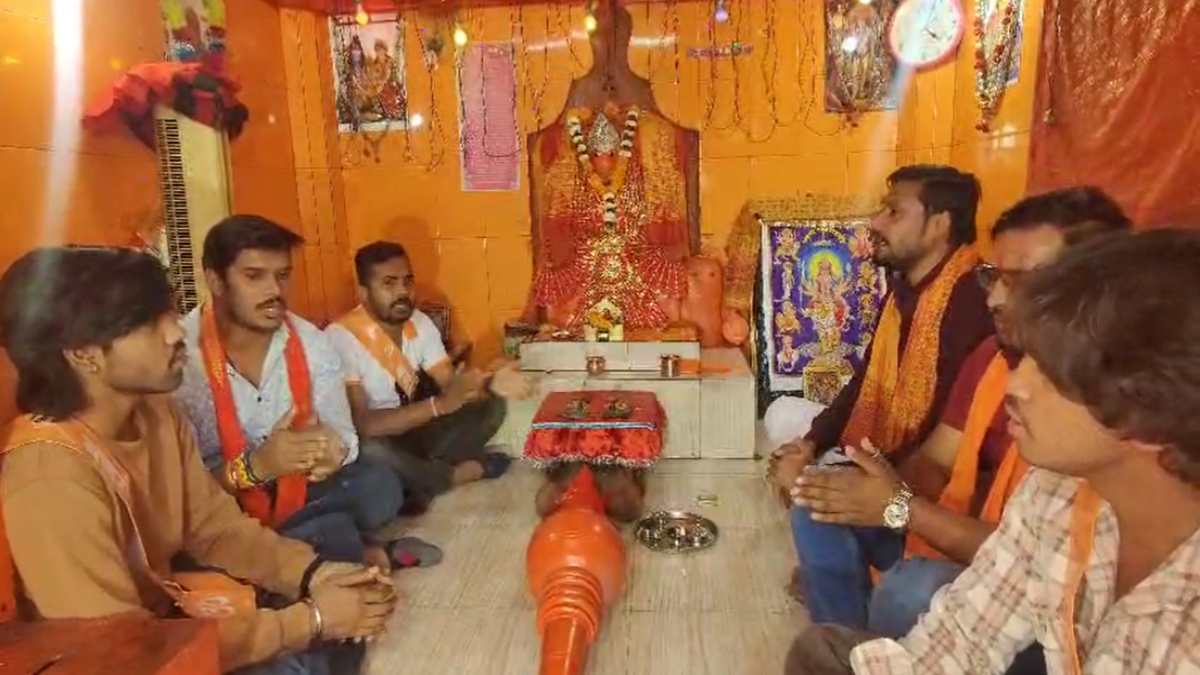 बजरंग दल ने प्रेमी युगलों के लिए जारी किया सख्त चेतावनी 