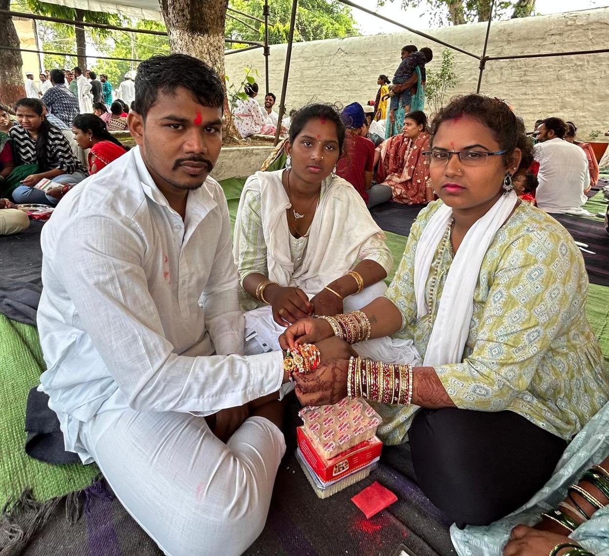 केन्द्रीय जेल रायपुर में बंदियों ने अपनी बहिनों के साथ मनाया रक्षाबंधन पर्व