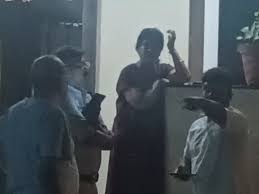 कोरबा में दिनदहाड़े चेन स्नैचिंग की वारदात: गणेश दर्शन कर लौट रही व्यापारी की पत्नी से चेन-स्नेचिंग