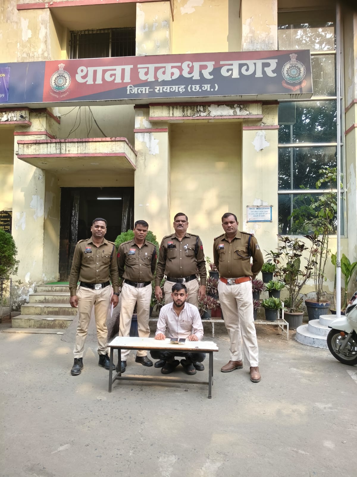 रायगढ़ में ऑनलाइन क्रिकेट सट्टा पर बैक टू बैक कार्रवाई,अफगानिस्तान बनाम कनाडा मैच पर बॉल टू बॉल सट्टा नोट करते आरोपी गिरफ्तार