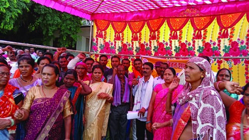 छग लघु वेतन शासकीय चतुर्थ वर्ग कर्मचारी संघ ने मांगों को लेकर किया प्रर्दशन 