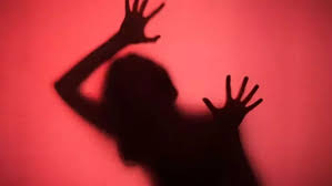 बाथरूम गई महिला के साथ खेत में रेप, अब सलाखों में दरिंदा