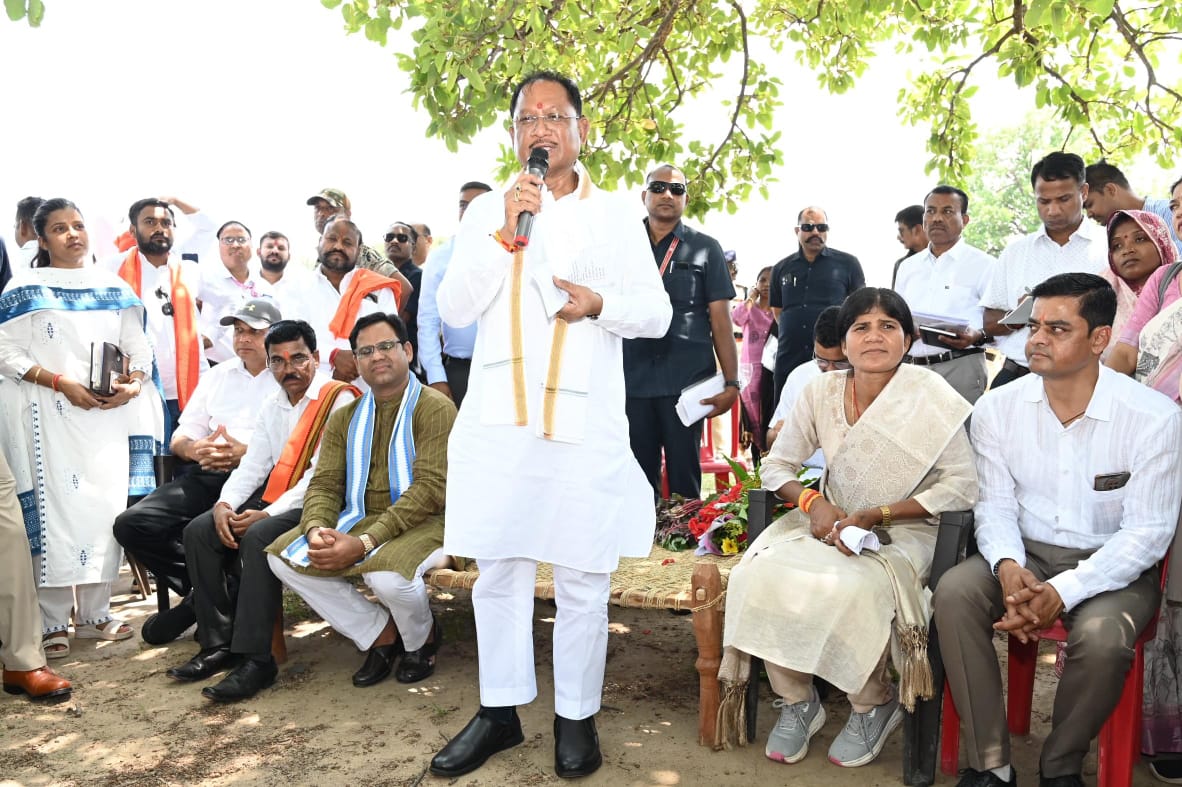  सुशासन की चौपाल : मुख्यमंत्री साय ने योजनाओं की जमीनी हकीकत परखा,अधिकारियों को दी सख्त चेतावनी
