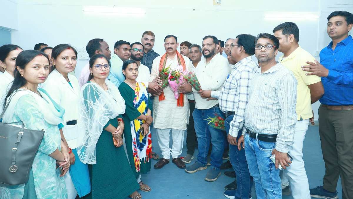 NHM कर्मचारियों की लंबित मांगों पर जल्द फैसला, स्वास्थ्य मंत्री ने दिया आश्वासन