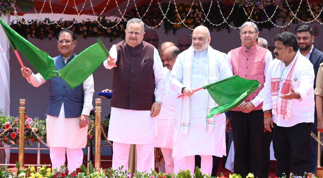 केंद्रीय गृह मंत्री अमित शाह ने रायपुर में अत्याधुनिक ‘नेक्स्ट जेन सीजी डायल-112 सेवा’ और मोबाइल फॉरेंसिक वैन का किया शुभारंभ