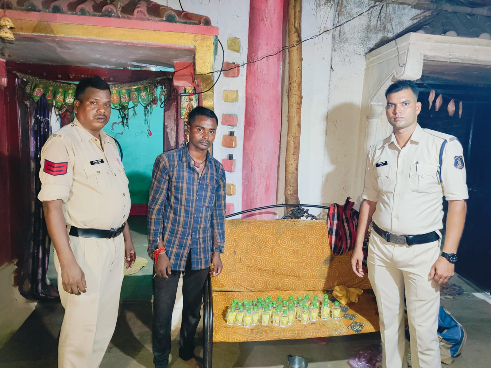 अवैध रूप से शराब बिक्री पर अंकुश लगाने राजनांदगांव पुलिस की कार्यवाही